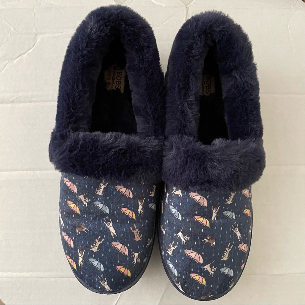 SKECHERS BOBS WOMENS SLIPPERS“Too Cozy Movie Night” Raining Cats and Dogs Design
